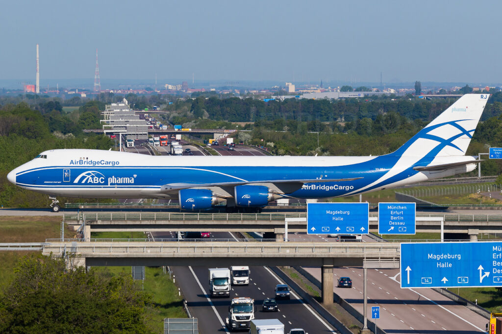 AIRPORTS NEAR THE UNIVERSITY OF LEIPZIG
